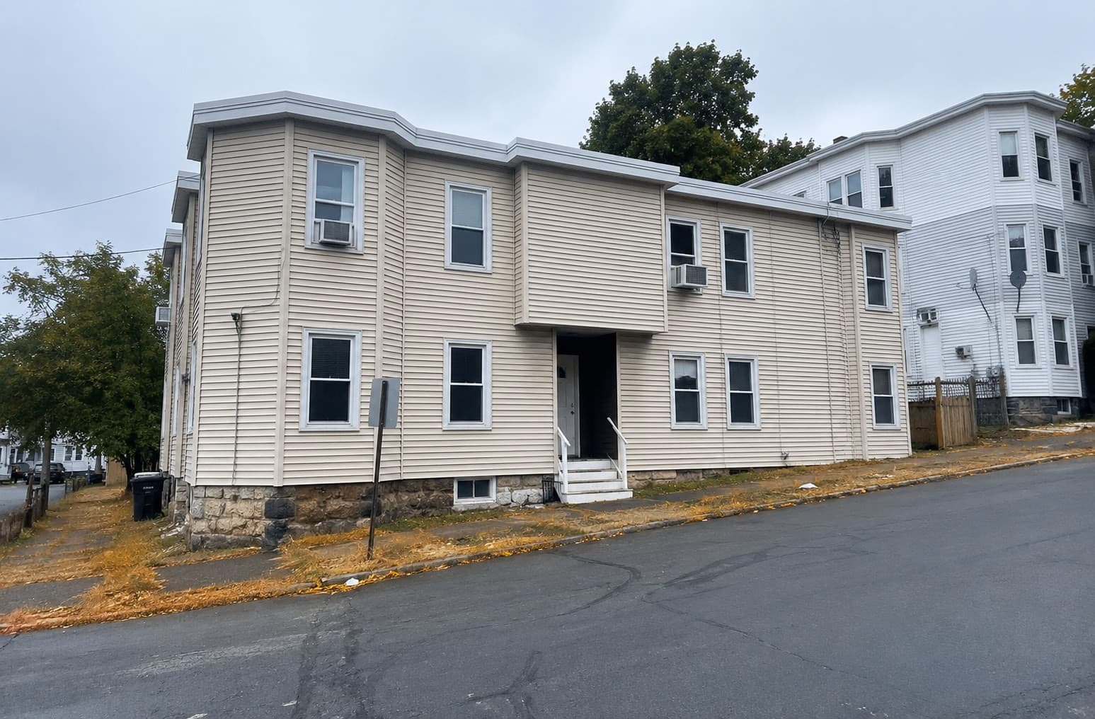 5-9 Family at 123-125 Cedar St, Haverhill 00497, Haverhill, photo 2 of 2