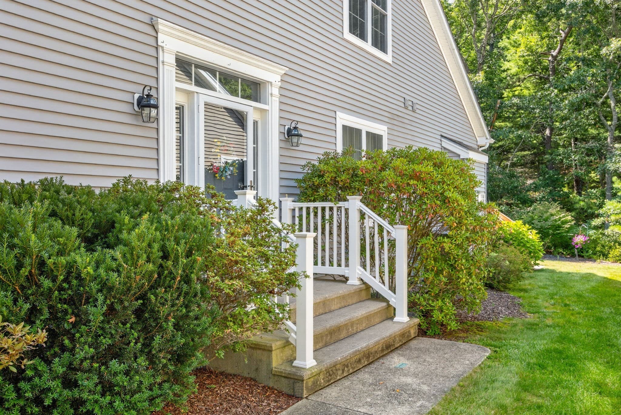 Single Family Residence at 6 Autumn Glen, Plymouth MA 02360, photo 2 of 36