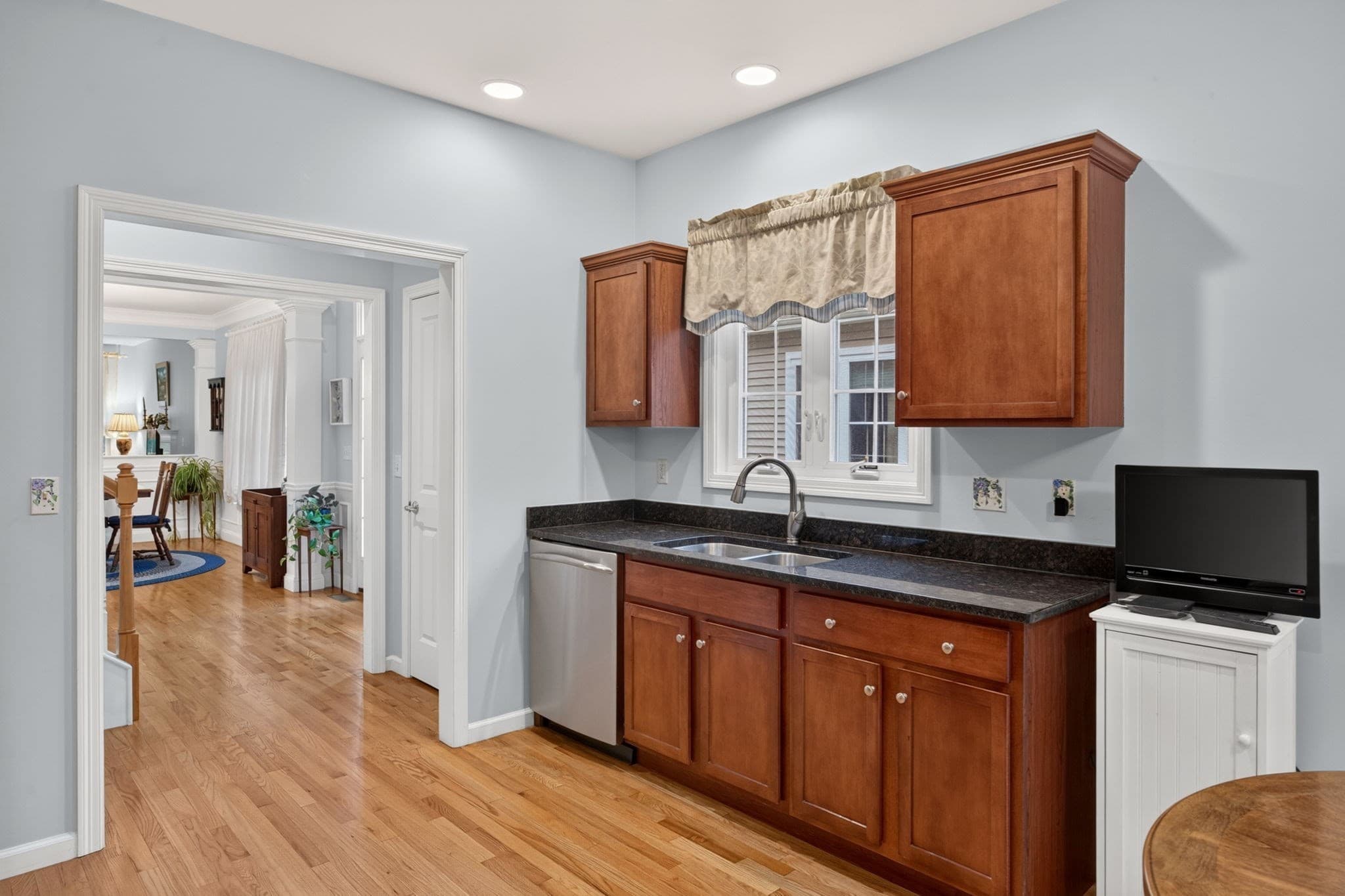 Single Family Residence at 6 Autumn Glen, Plymouth MA 02360, photo 6 of 36