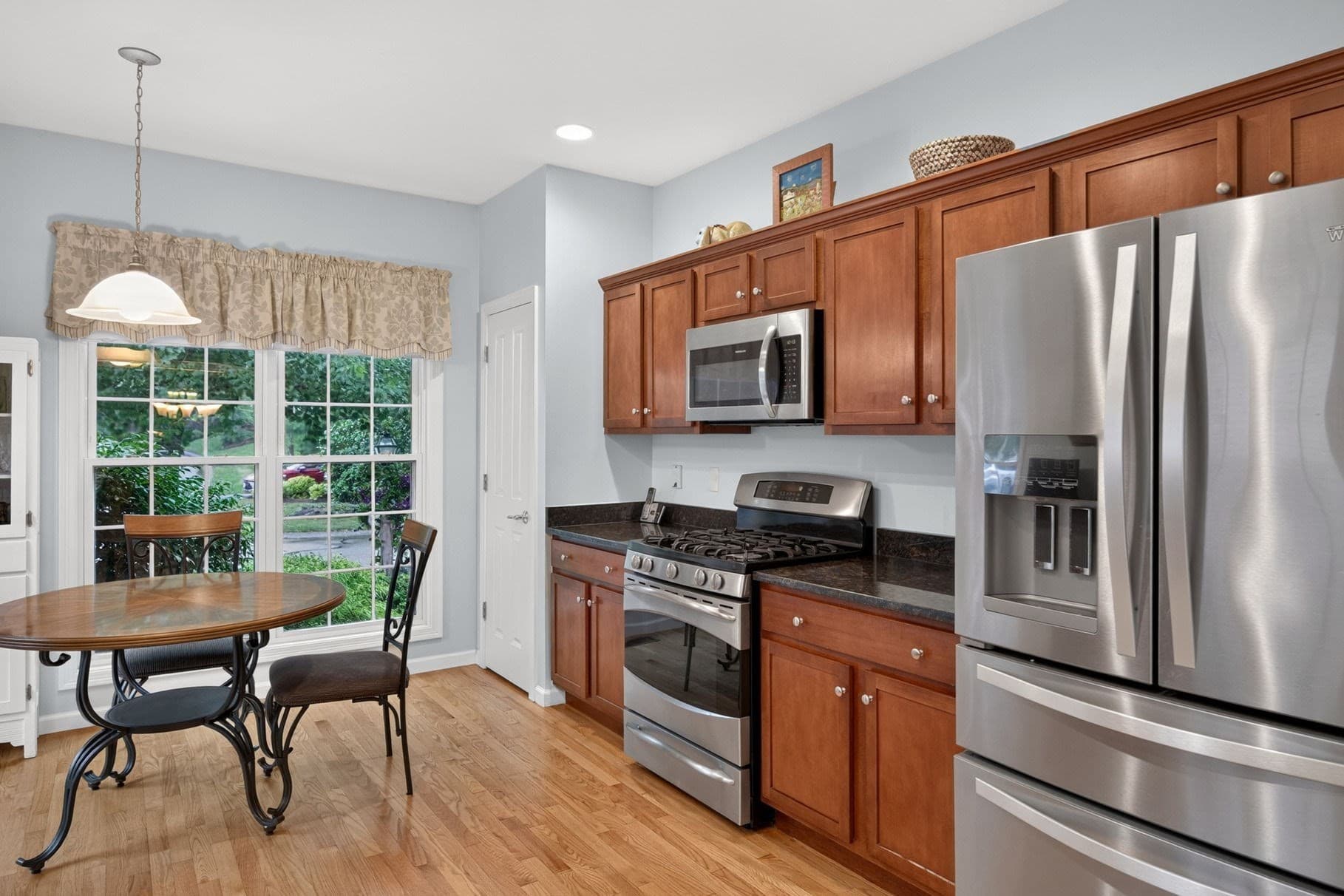 Single Family Residence at 6 Autumn Glen, Plymouth MA 02360, photo 4 of 36