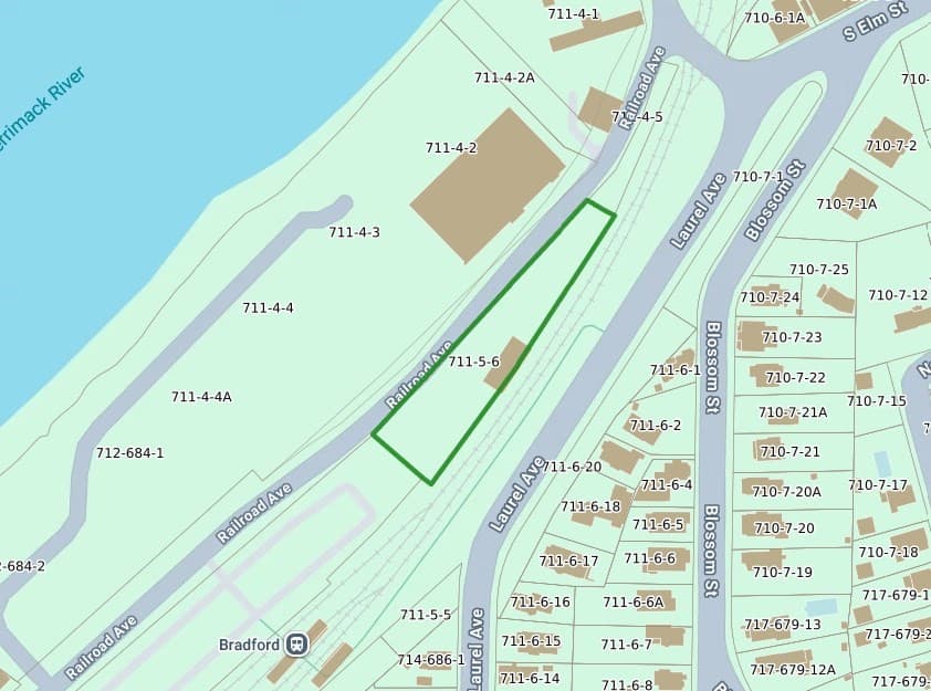 30 Railroad Ave, Haverhill MA 01835