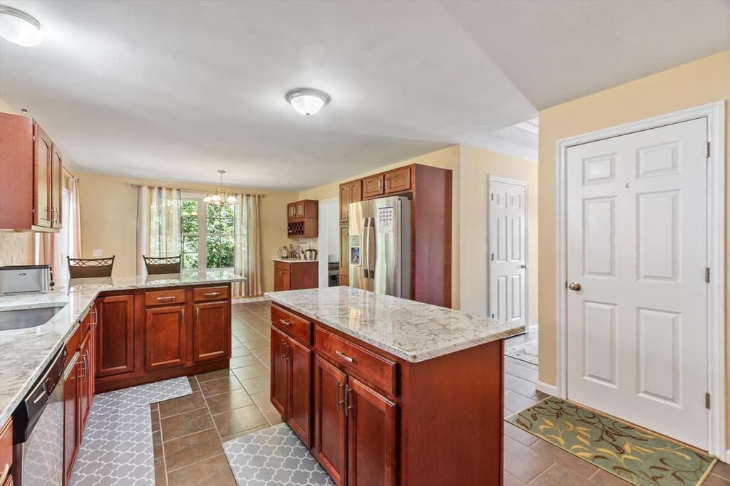30 Morningside Dr, Haverhill MA 01832 photo 9