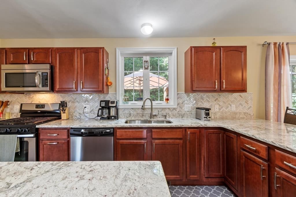 30 Morningside Dr, Haverhill MA 01832 photo 8