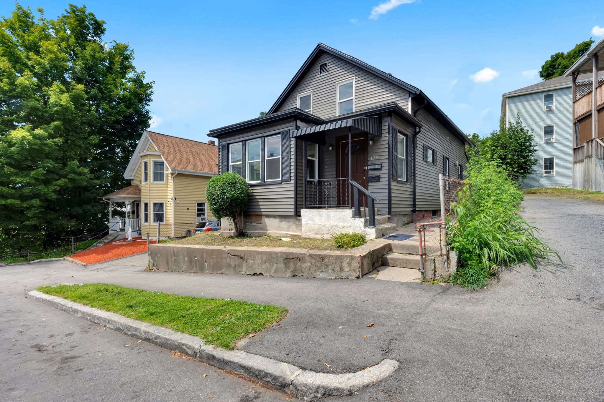 Single Family Residence at 139 Endicott St, Worcester MA 01610, photo 15 of 21
