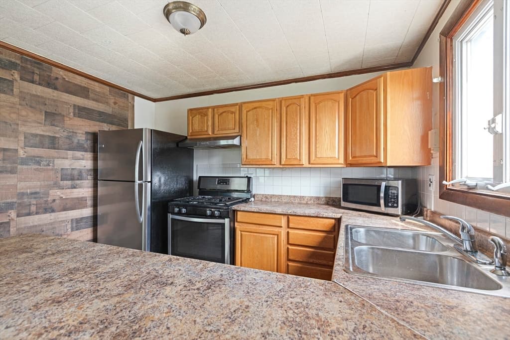 24 Belleville Rd, New Bedford MA 02745 photo 12