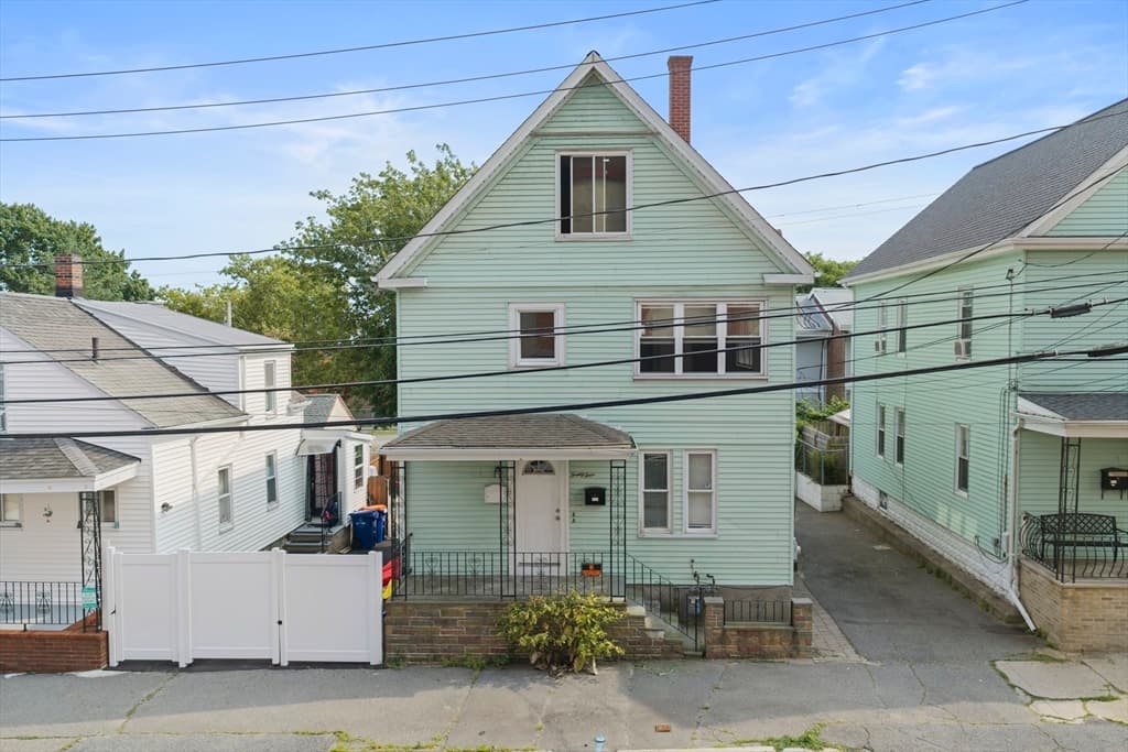 24 Belleville Rd, New Bedford MA 02745