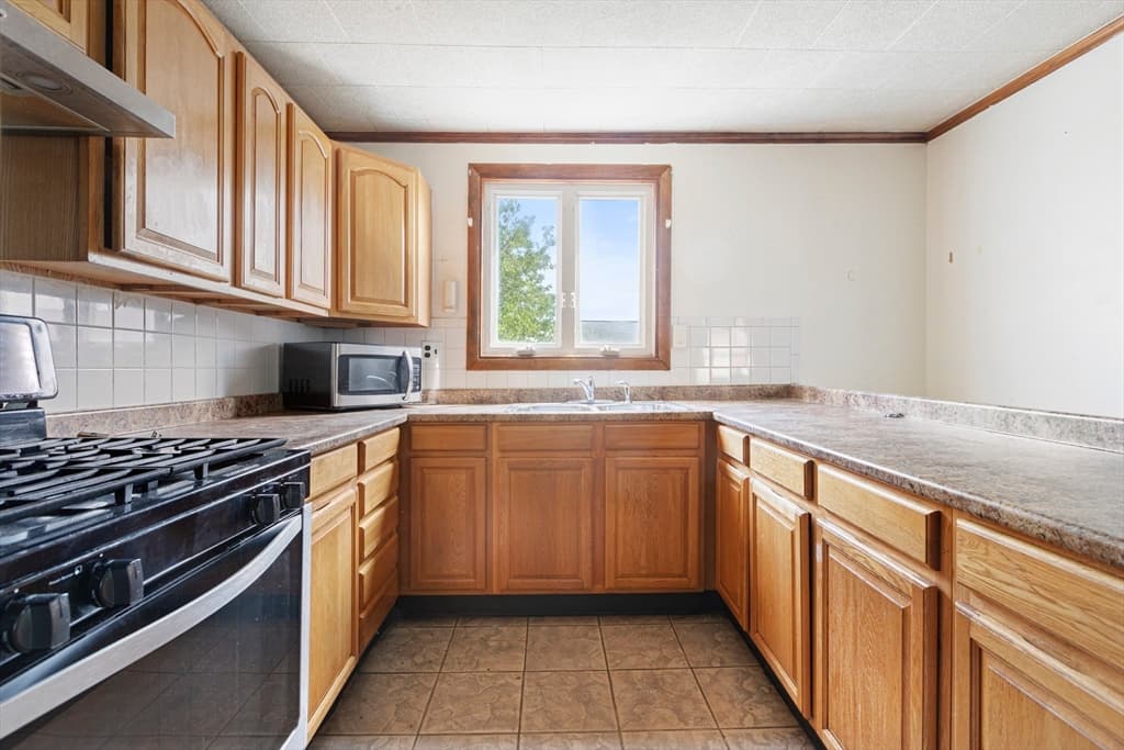 24 Belleville Rd, New Bedford MA 02745 photo 10