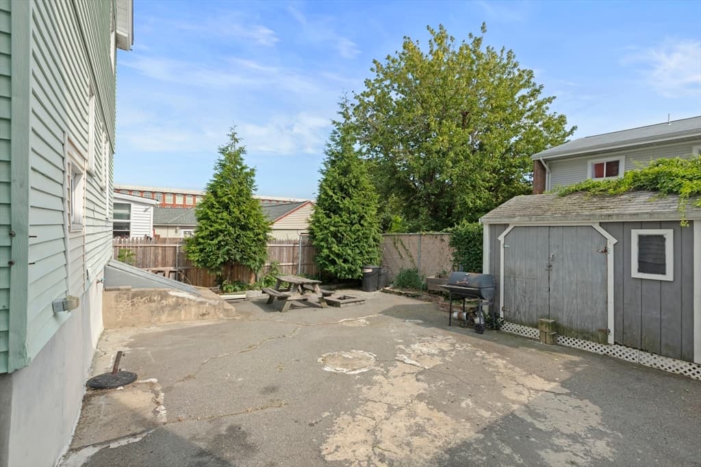 24 Belleville Rd, New Bedford MA 02745 photo 4
