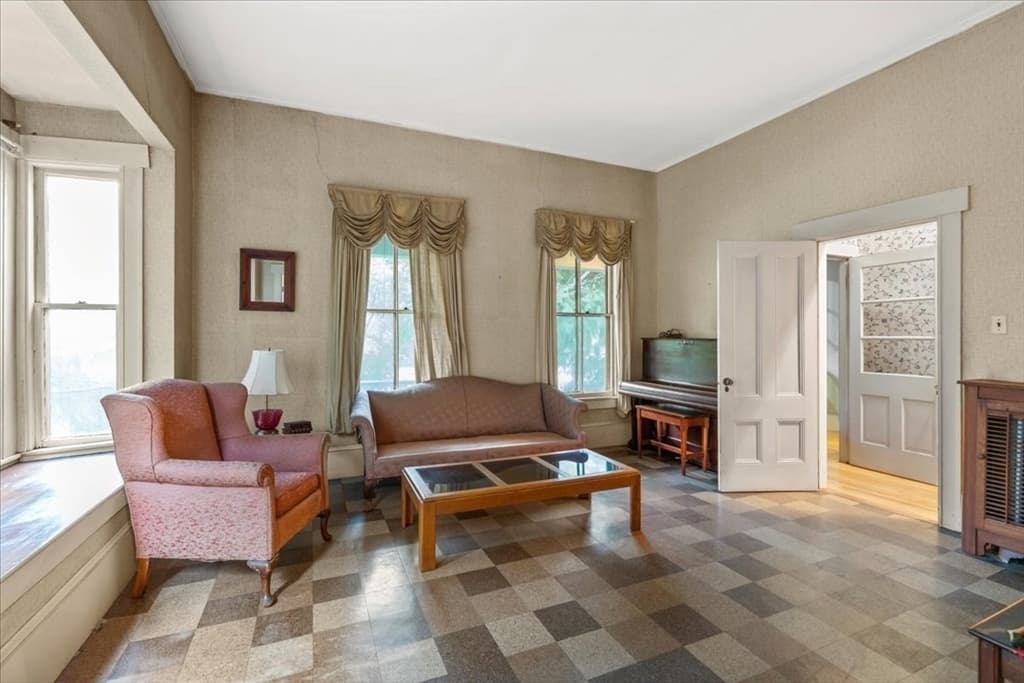 40 Columbus St, Newton MA 02461 photo 2