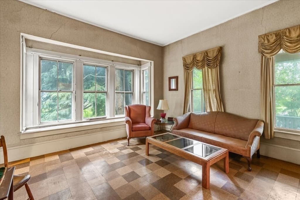 40 Columbus St, Newton MA 02461 photo 3