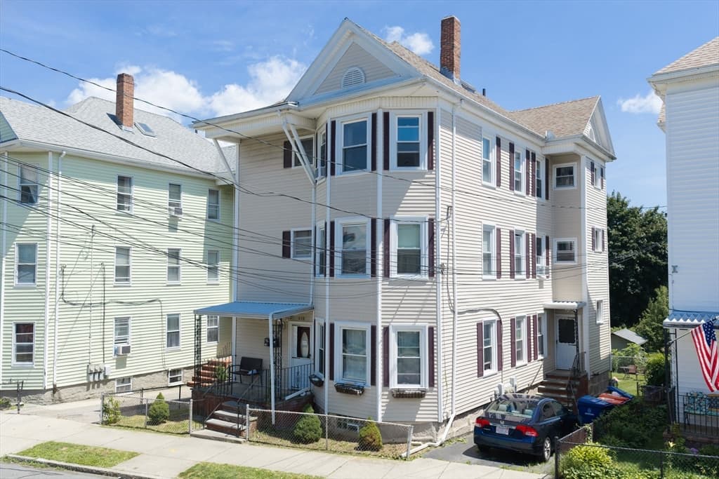 618 Summer St, New Bedford MA 02746