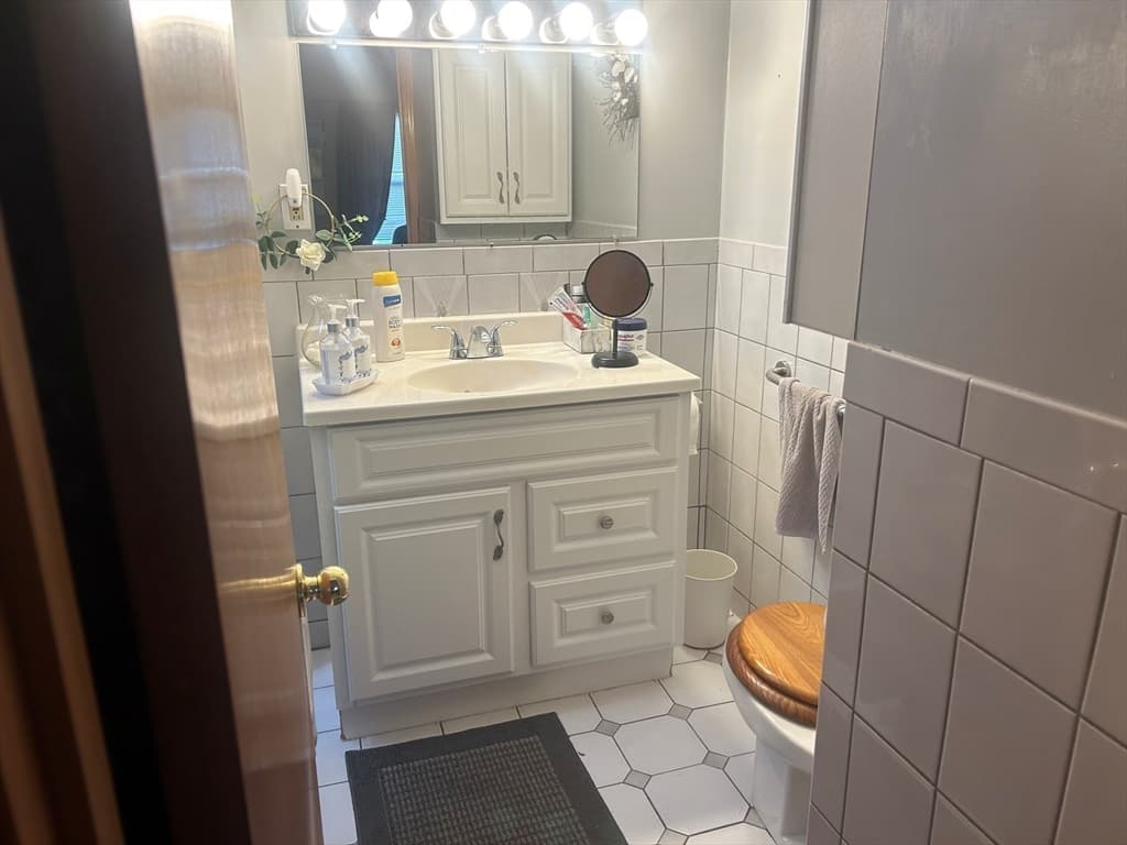 28 Gosnold St, New Bedford MA 02740 photo 12