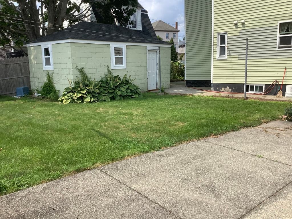 28 Gosnold St, New Bedford MA 02740 photo 18