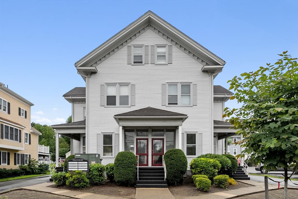 1074 Massachusetts Ave, Arlington MA 02476 photo 3