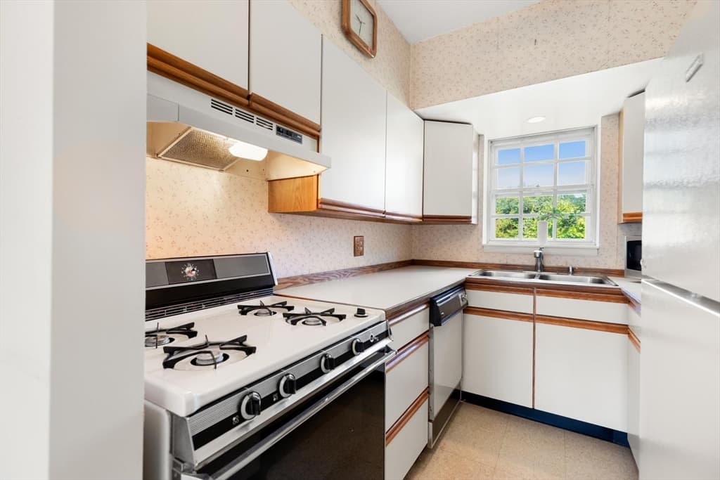 173 Lake Shore Rd # 3, Boston MA 02135 photo 17