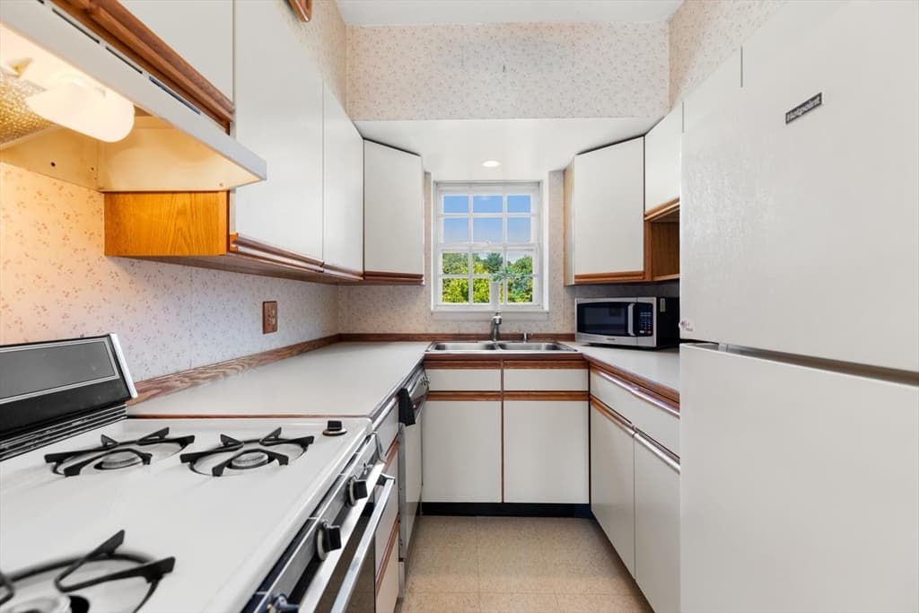 173 Lake Shore Rd # 3, Boston MA 02135 photo 16