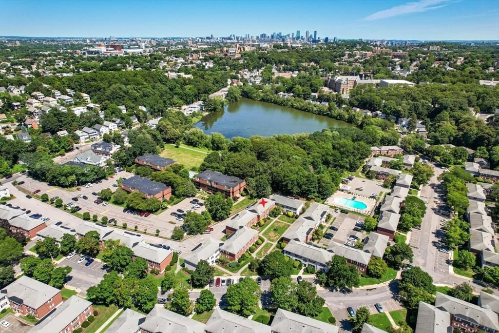 173 Lake Shore Rd # 3, Boston MA 02135
