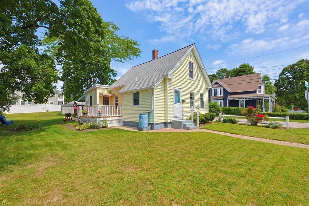 98 Pleasant St, Franklin MA 02038 photo 2