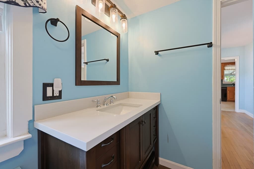 98 Pleasant St, Franklin MA 02038 photo 7