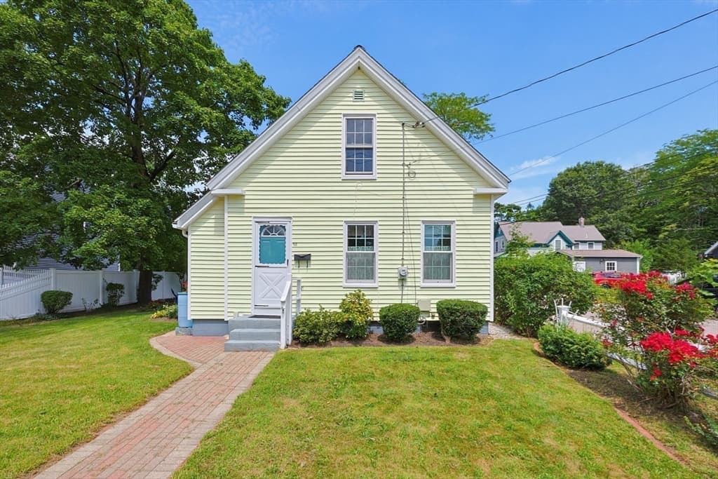 98 Pleasant St, Franklin MA 02038