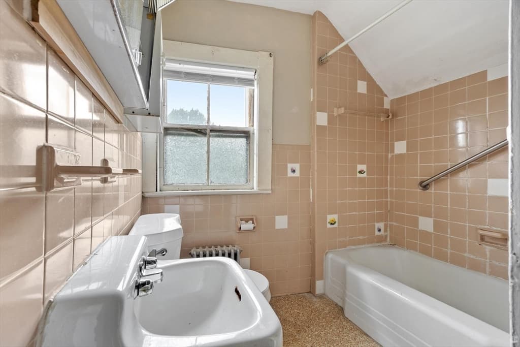 160 Hampshire St, Lowell MA 01850 photo 23