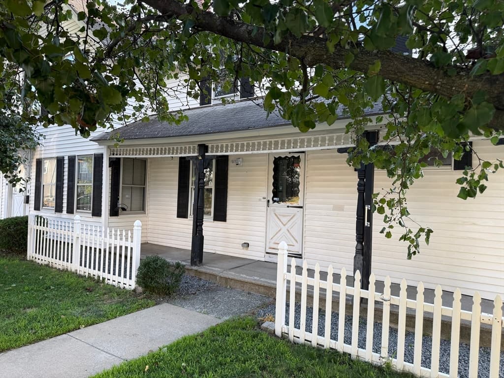 160 Hampshire St, Lowell MA 01850 photo 2