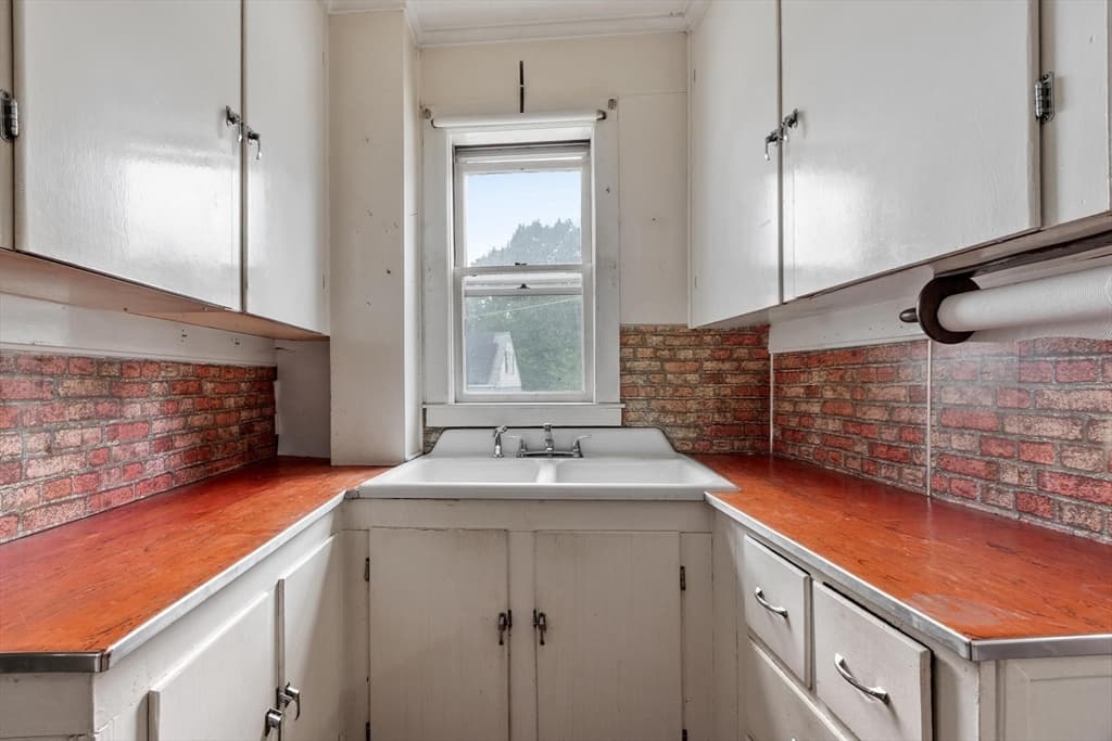 160 Hampshire St, Lowell MA 01850 photo 15
