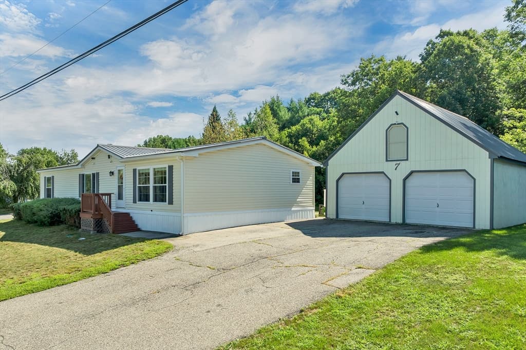 7 Cammett Drive, Raymond NH 03077 photo 2