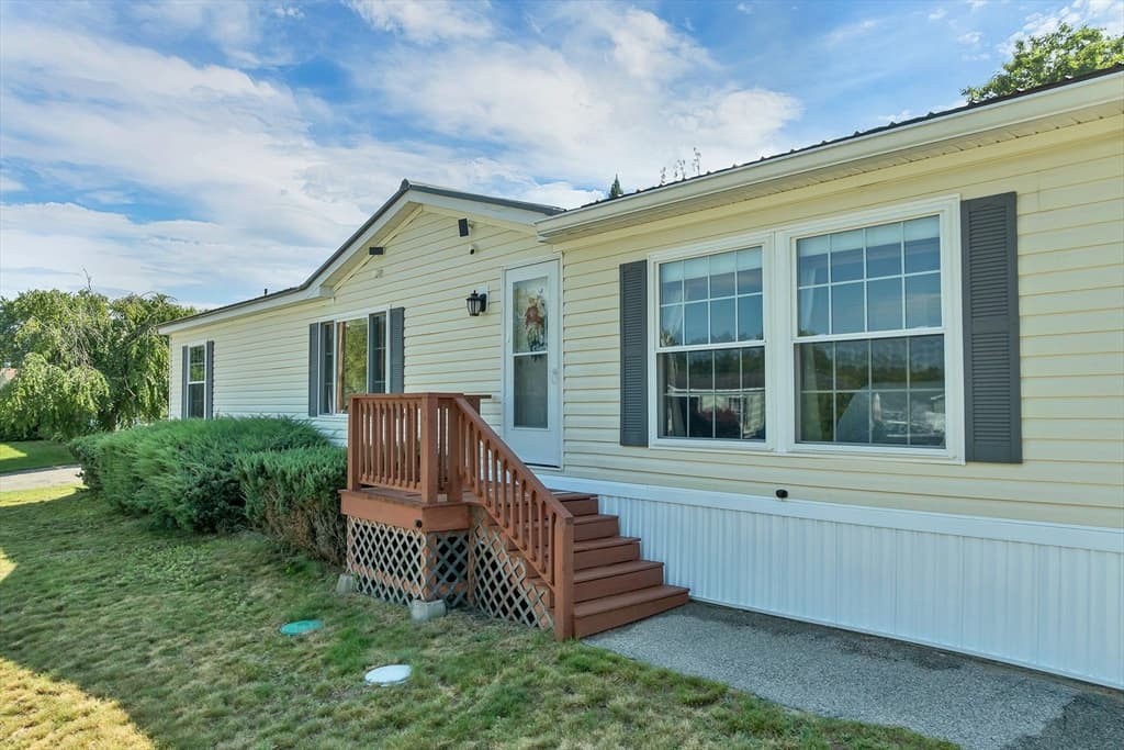 7 Cammett Drive, Raymond NH 03077 photo 3
