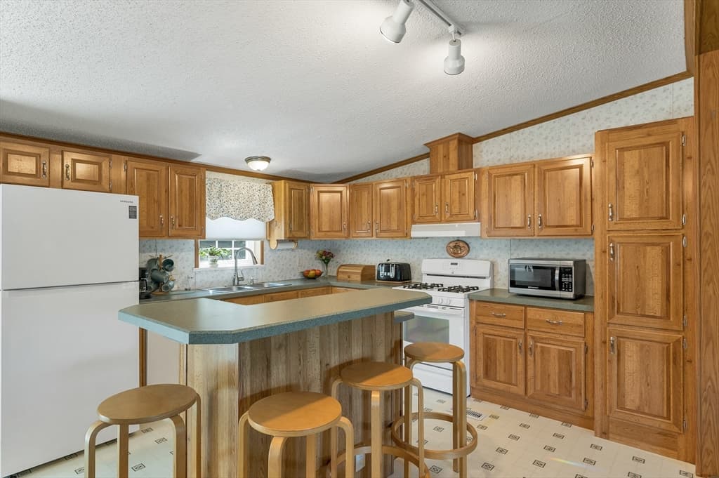 7 Cammett Drive, Raymond NH 03077 photo 10