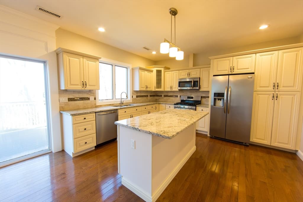 194 Oak St, Shrewsbury MA 01545 photo 3