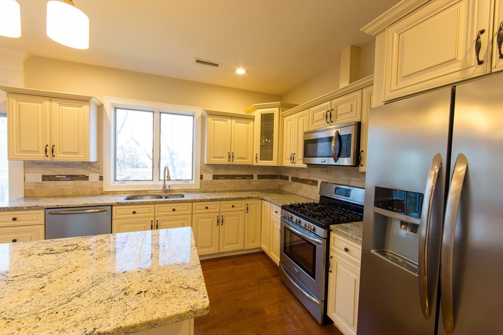 194 Oak St, Shrewsbury MA 01545 photo 4