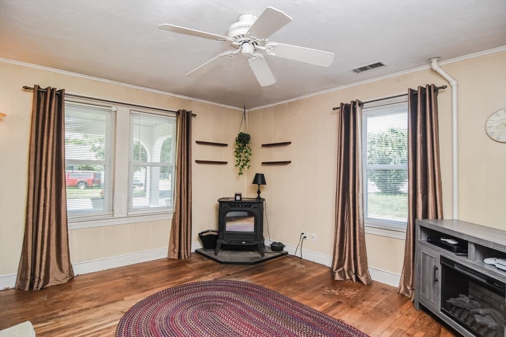 140 Mendon St, Hopedale MA 01747 photo 5