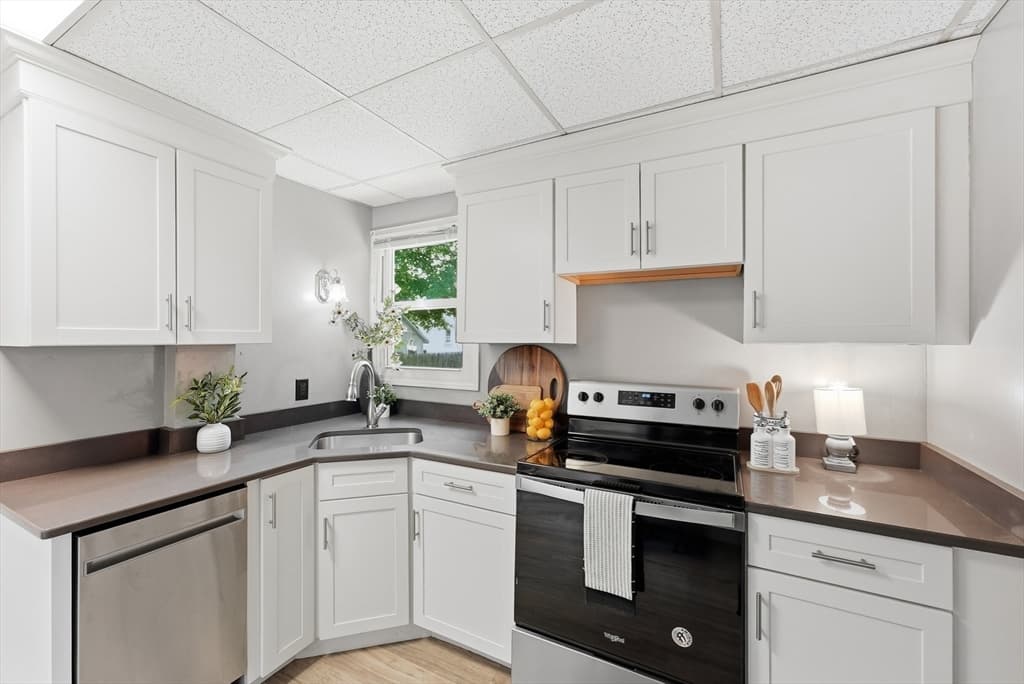 128 Newfield Rd, Springfield MA 01119 photo 8