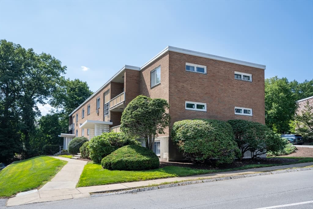 30 Jacqueline Road # D, Waltham MA 02452 photo 3