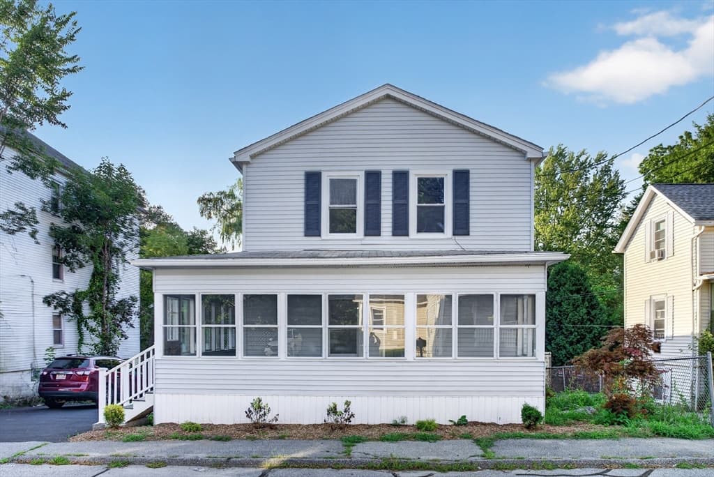13 Goddard St, Webster MA 01570