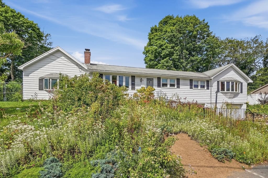 11 Farmington Circle, Marlborough MA 01752 photo 2