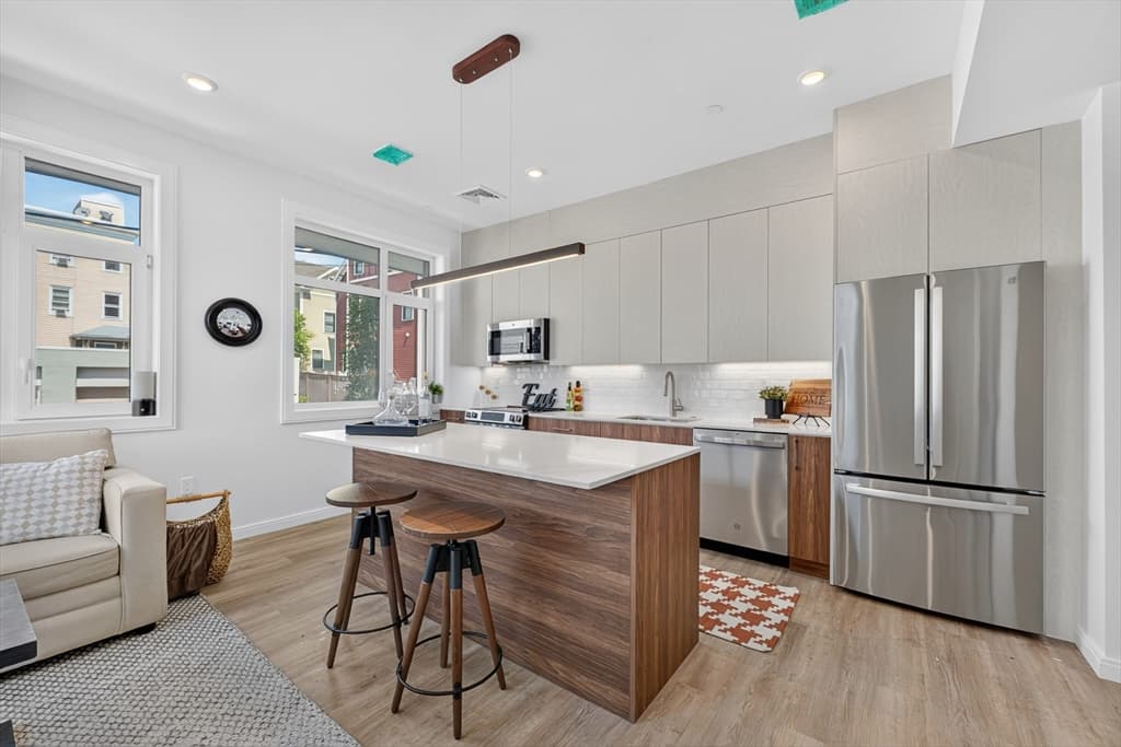 13 Warwick St # 102, Somerville MA 02144 photo 2