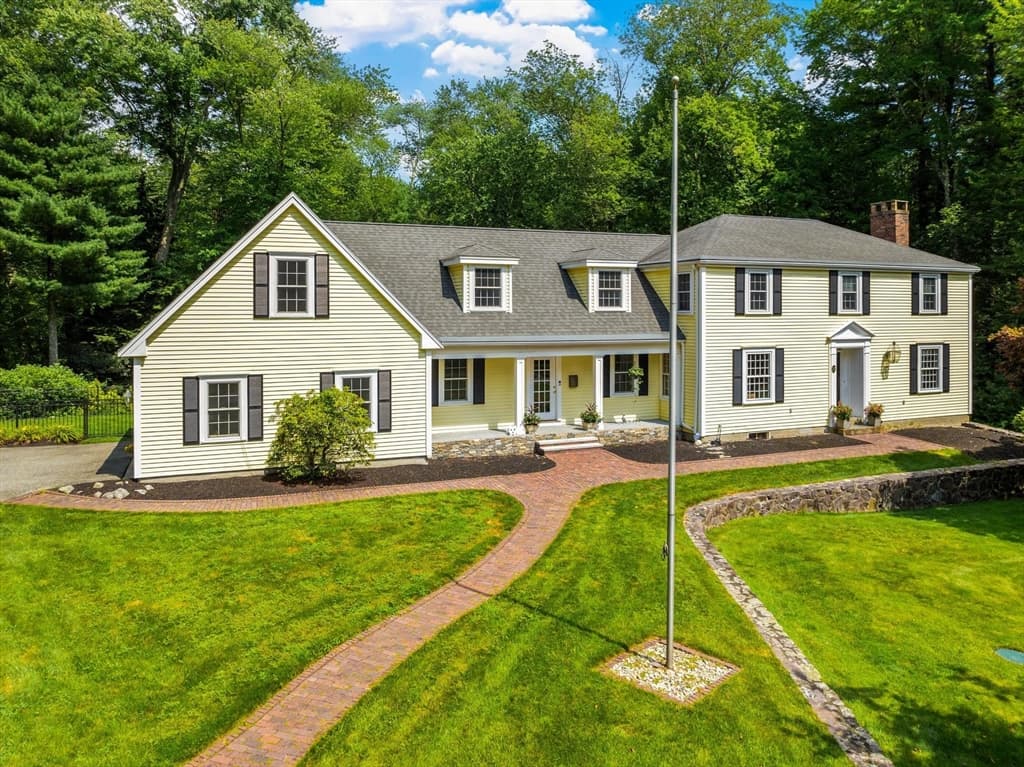 17 Townsend Road, Lynnfield MA 01940