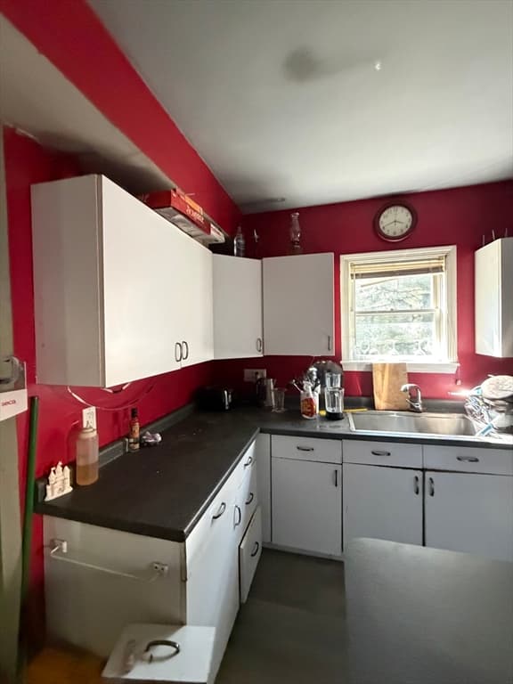 Single Family Residence at 3 Avon Pl, Fitchburg MA 01420, Fitchburg, photo 4 of 17
