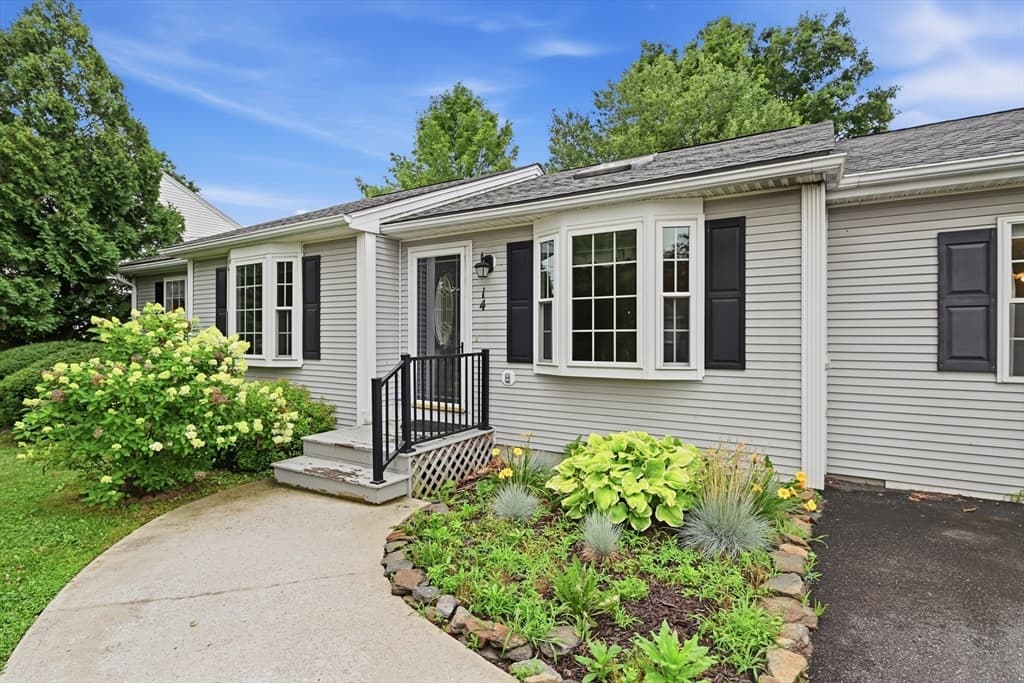 14 Florence Rd, Easthampton MA 01027 photo 4