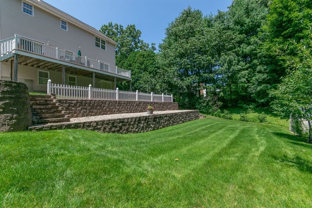20 Nolan Lane, Agawam MA 01030 photo 3