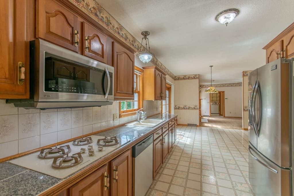 20 Nolan Lane, Agawam MA 01030 photo 5