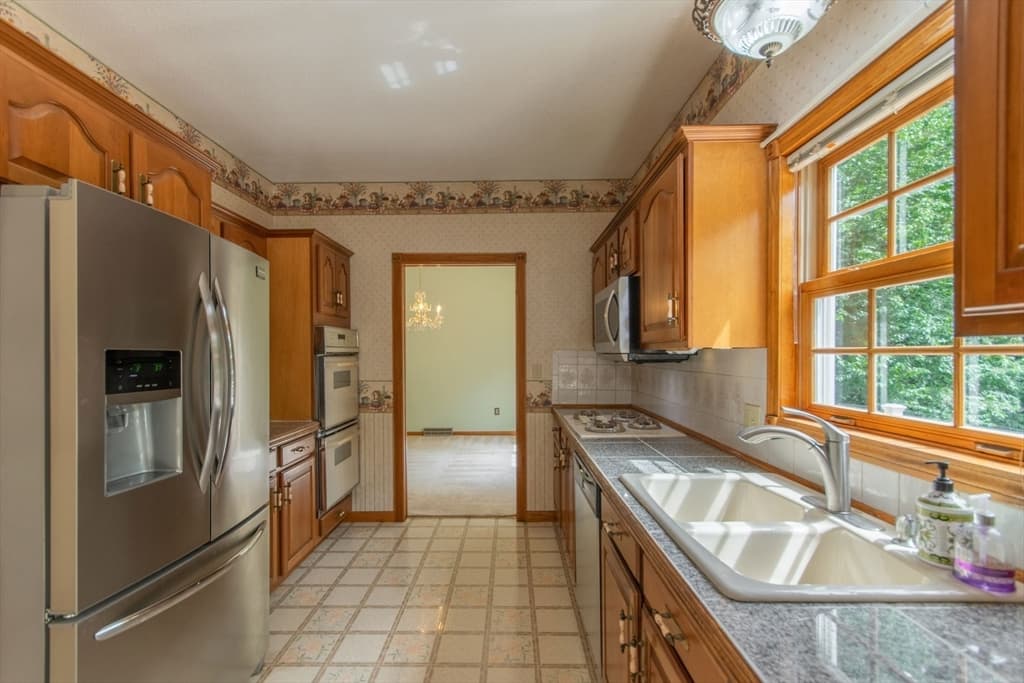 20 Nolan Lane, Agawam MA 01030 photo 4