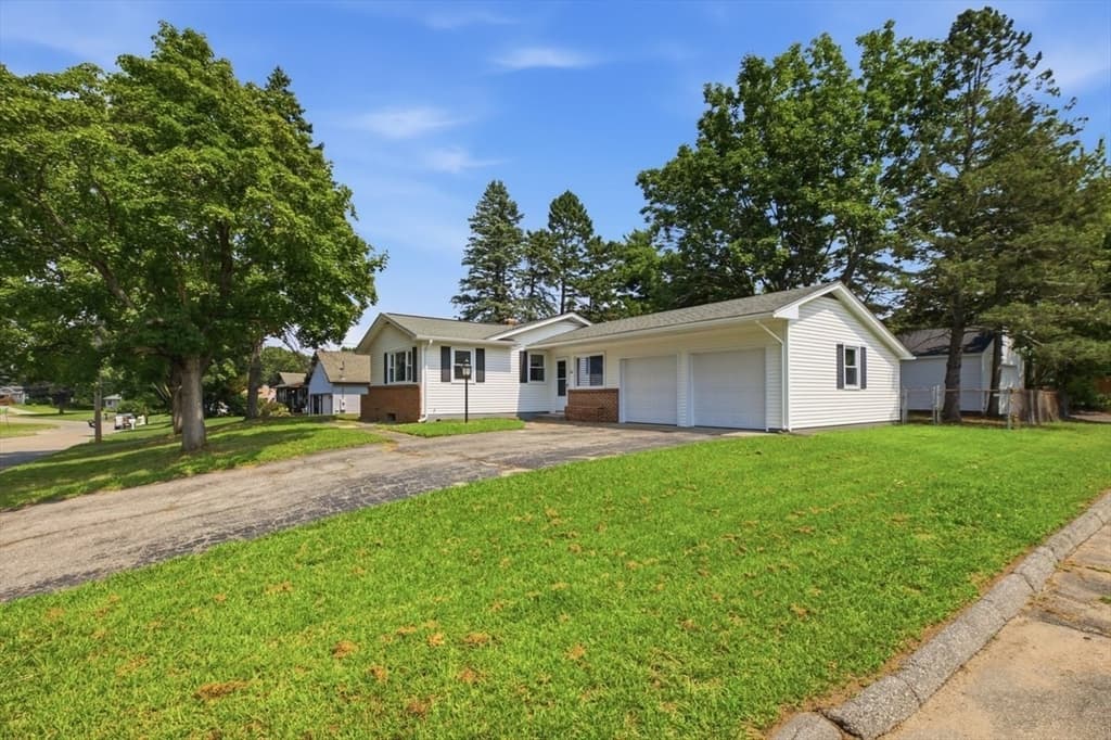 142 Olko Circle, Chicopee MA 01020 photo 2
