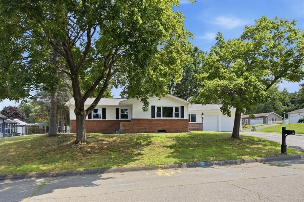 142 Olko Circle, Chicopee MA 01020 photo 3