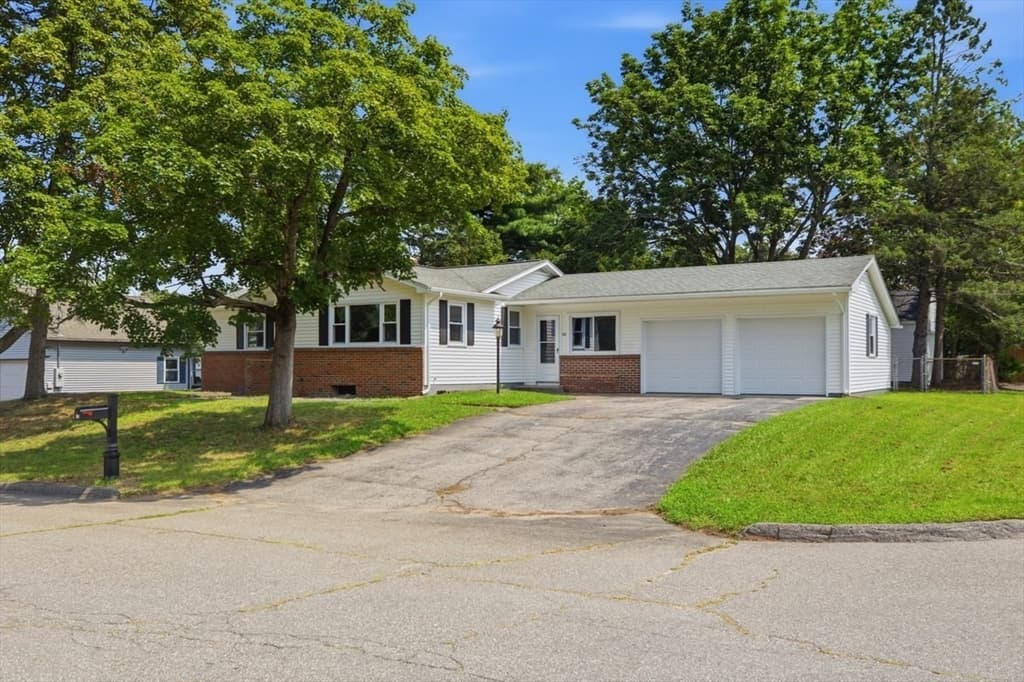 142 Olko Circle, Chicopee MA 01020