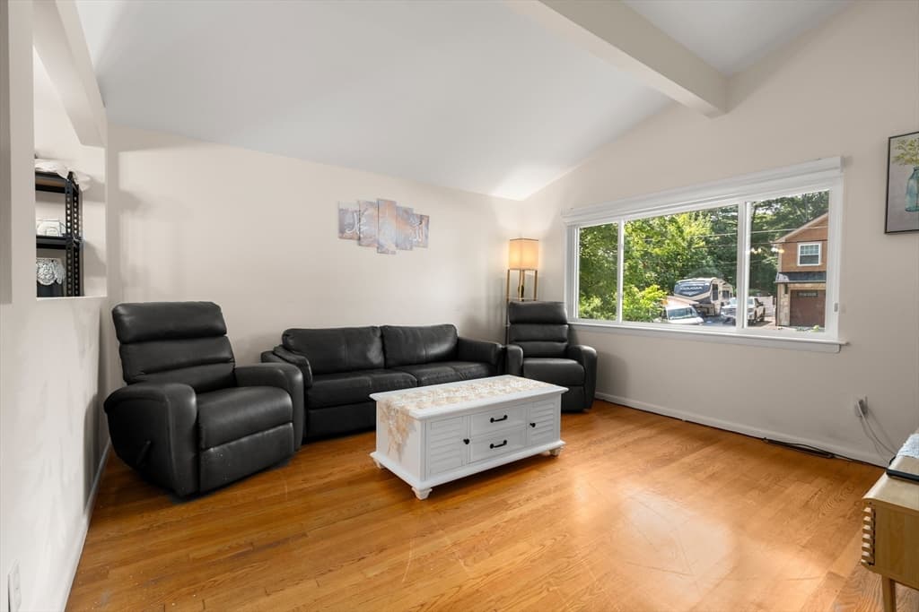 14 Richard Rd, Medway MA 02053 photo 2