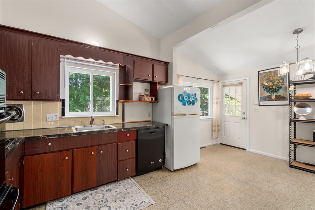 14 Richard Rd, Medway MA 02053 photo 6