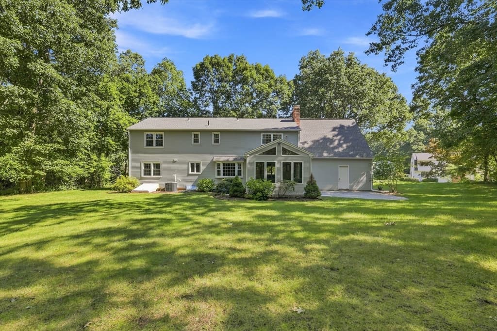 76 Mohawk Dr, Longmeadow MA 01106 photo 2
